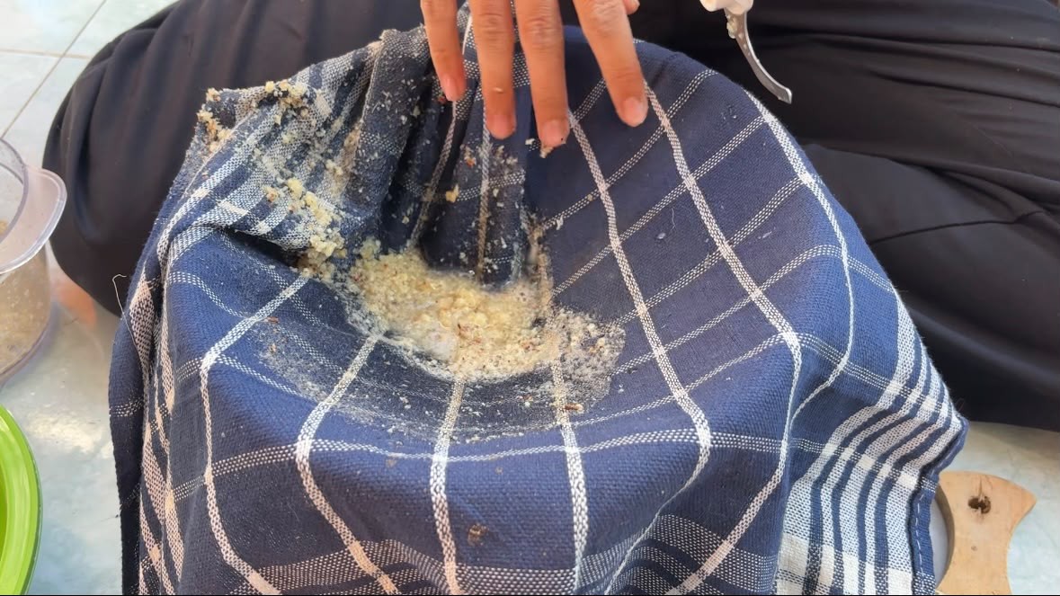 Slurry rimpang lengkuas yang telah disaring